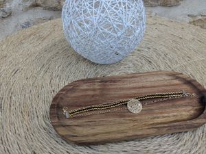 Bracelet tissé avec médaillon